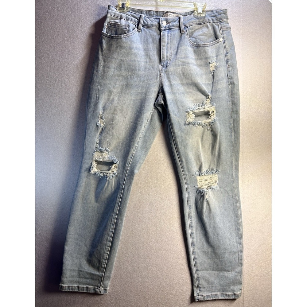 Judy Blue Women's Boyfriend Fit Mid Rise Light Wash Distressed 5-Pocket Jeans